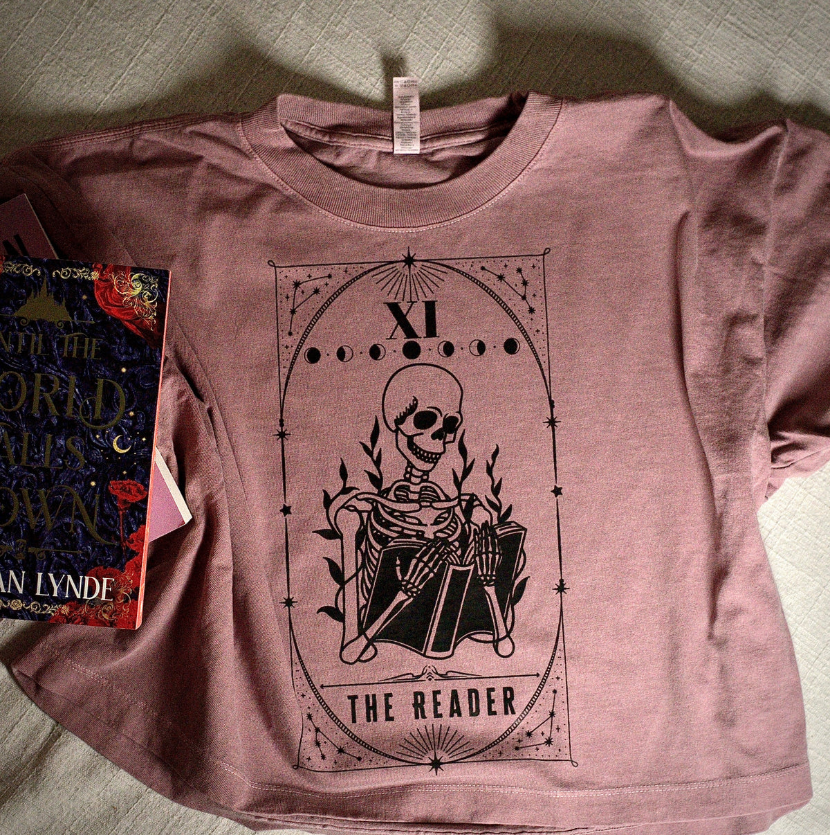 Crop Top THE READER on dusty violet